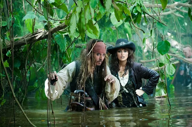 Johnny depp irreconocible pelo gris barba blanca