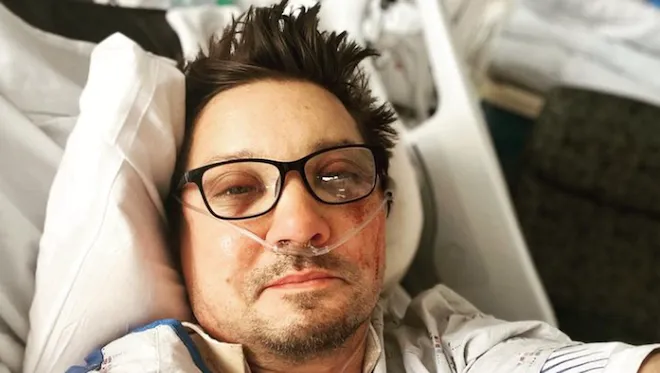 Salario dividido mitad jeremy renner arremete contra marvel accidente